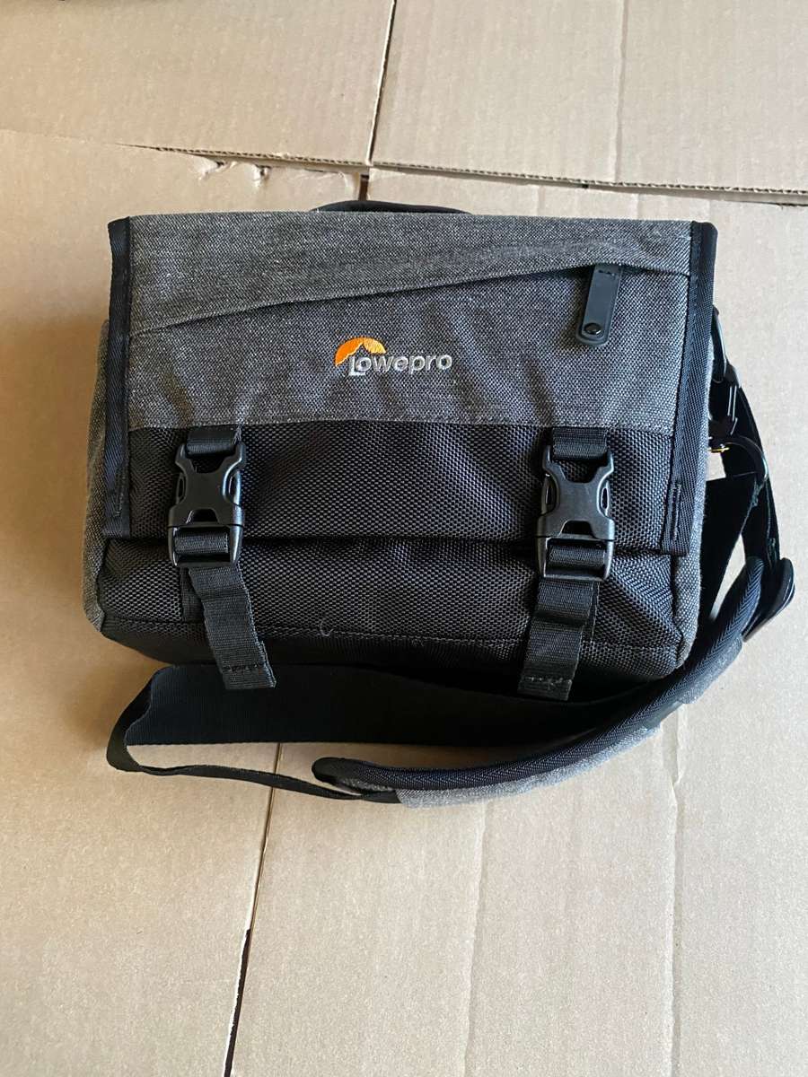 LOWEPRO  CAMERA BAG IN GOOD  CONDITION